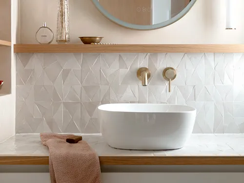 Bathroom backsplash with white geometric zellige tiles